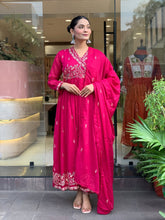 ANGRAKHA KURTI PENT DUPATTA SET